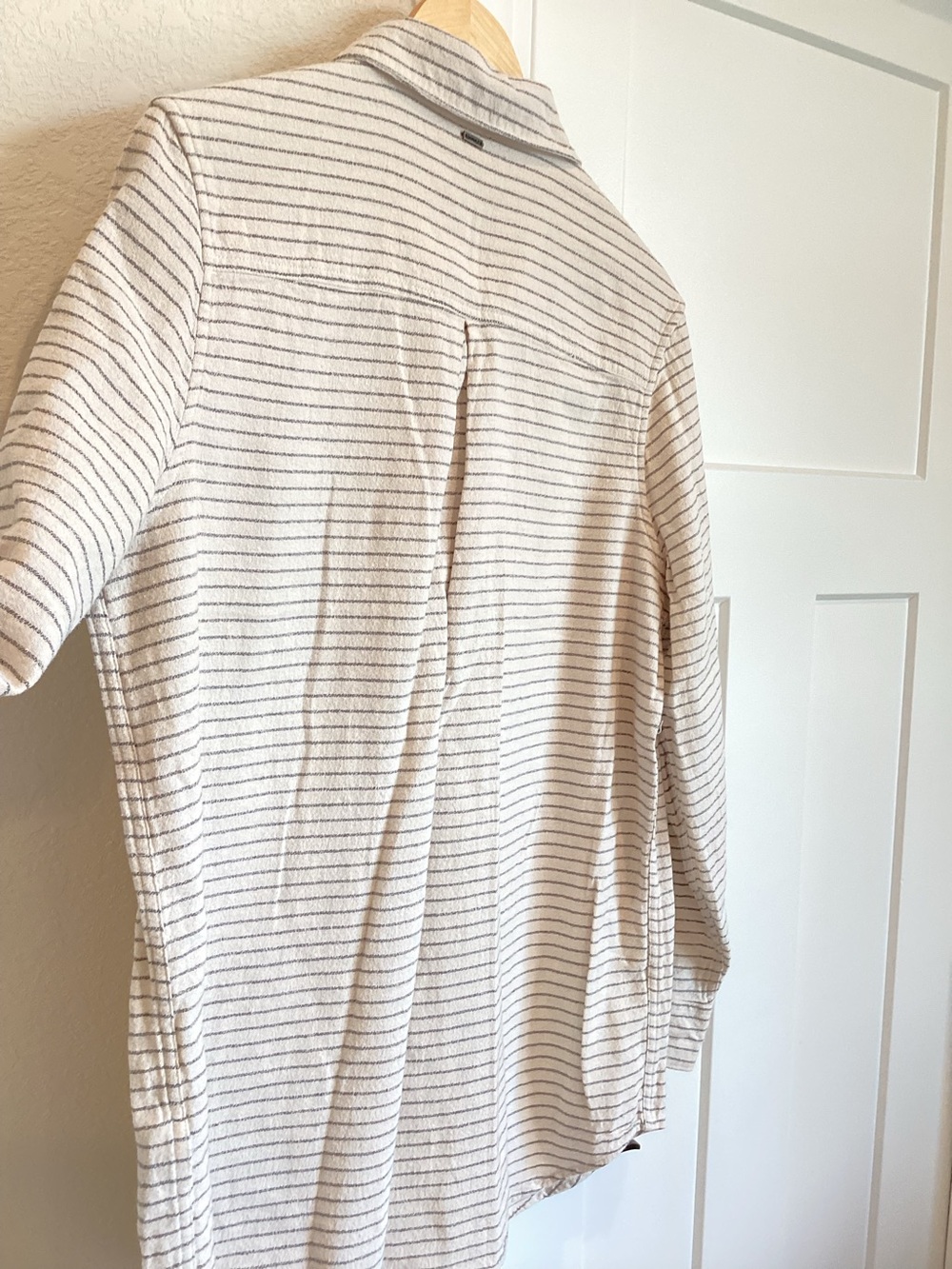 🌊O’Neill Women’s Long Sleeve Collared Button Down Shirt New Medium Gray Striped - Picture 8 of 11